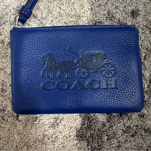 COACH CORNER ZIP WRISTLET WITH HORSE AND CARRIAGE